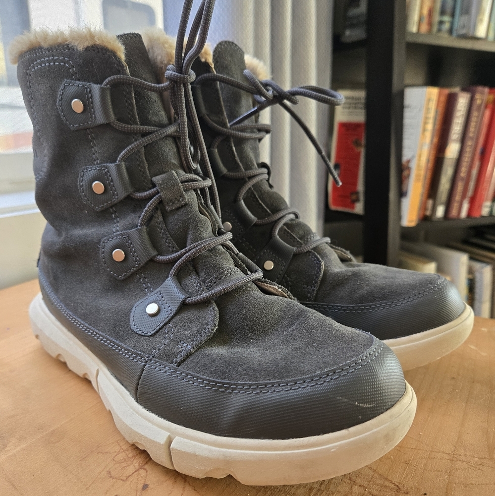 Sorel Womens Explorer boots size 10